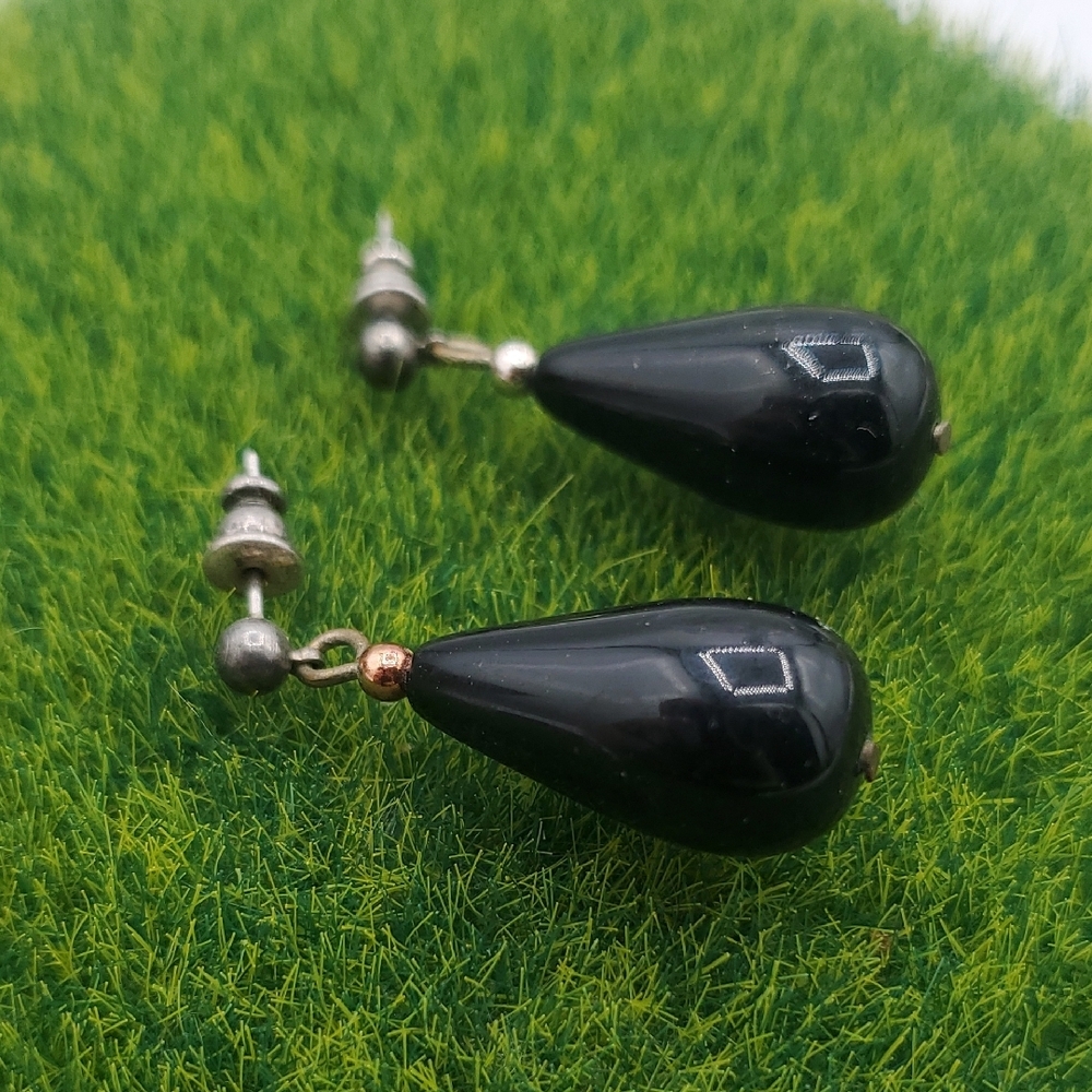 Black Teardrop Dangle Earrings E324